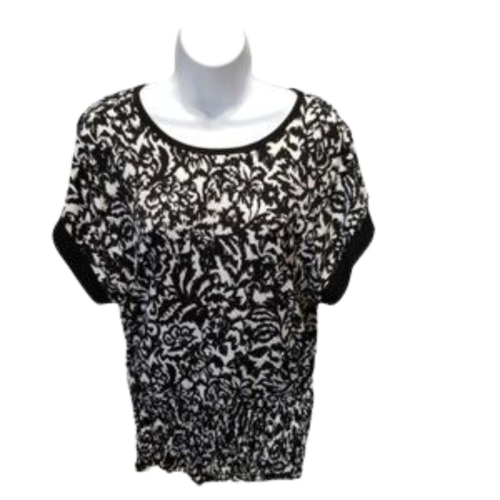 Alfani Floral Pullover Top Round Neckline Short Sleeves Black White Print Small - Picture 2 of 13